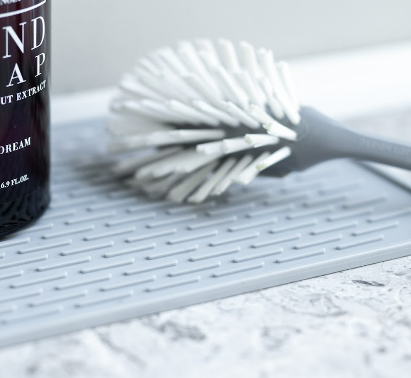 Rubber mat for kitchen desk